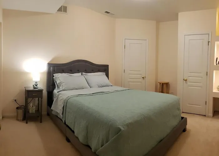 The Valley View 2 Bedroom With Kit And Private Entry Bolingbrook