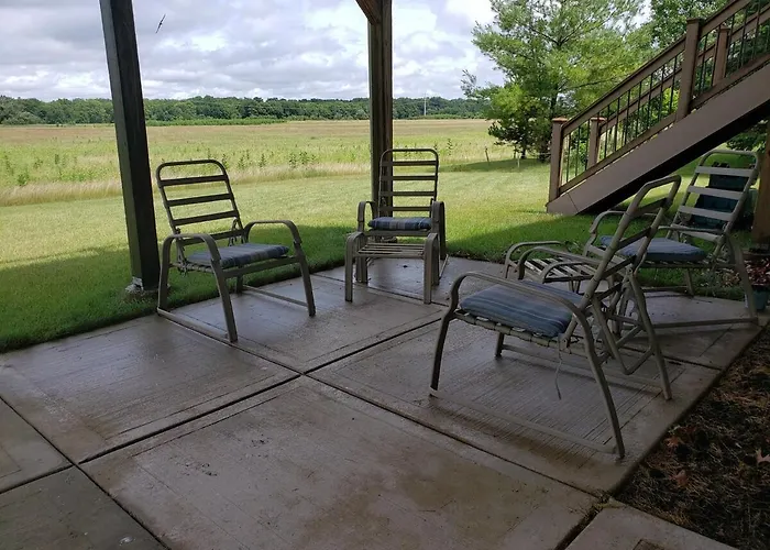 The Valley View 2 Bedroom With Kit And Private Entry Apartment *