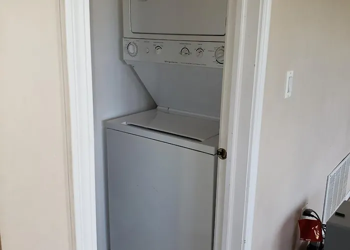 The Valley View 2 Bedroom With Kit And Private Entry Apartment Bolingbrook